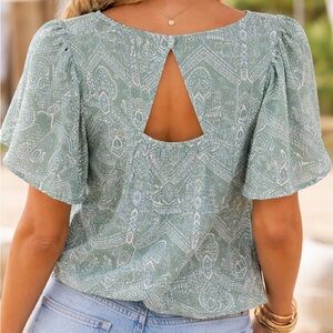 Lucky Brand Sage Green Paisley Boho Peasant Top Keyhole Back Flutter Sleeve LG